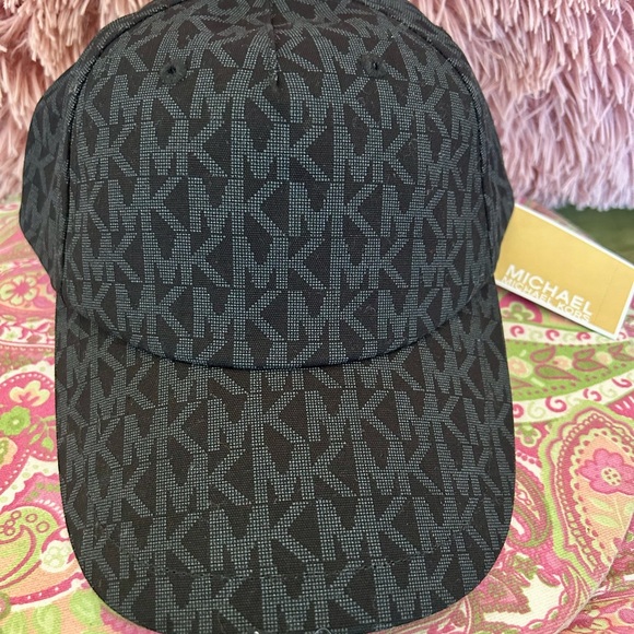 Michael Kors Monogram Cap - Picture 7 of 10